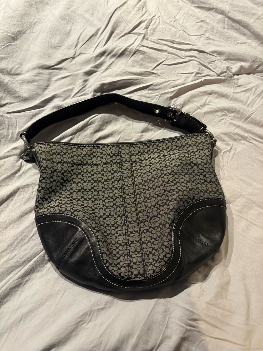 Classic Coach Black and Gray Shoulder Bag - Picture 4 of 11